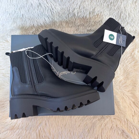 NWT Universal Thread Women's Kyrie Chunky Heel Ankle Sock Black Boots 9 Wide - Picture 1 of 14